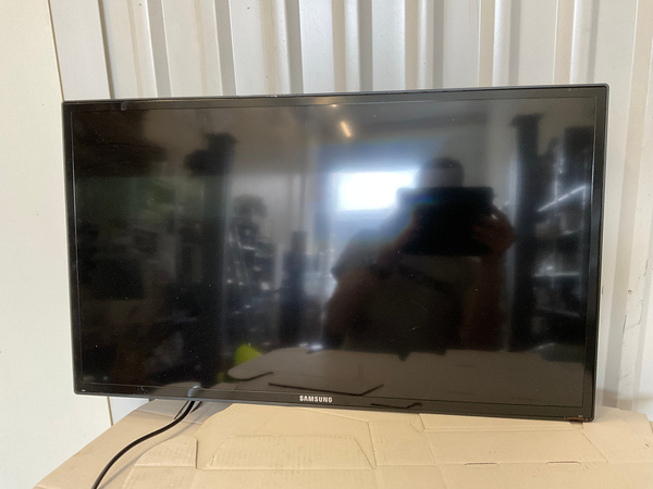 Samsung ME32C 32" TV2