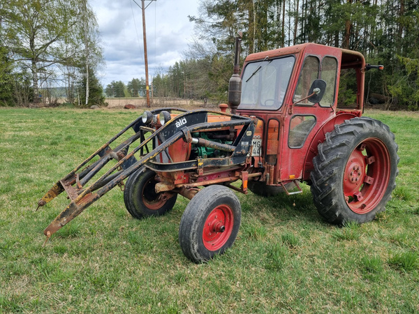 Traktor Volvo BM 400 Buster med Lastare