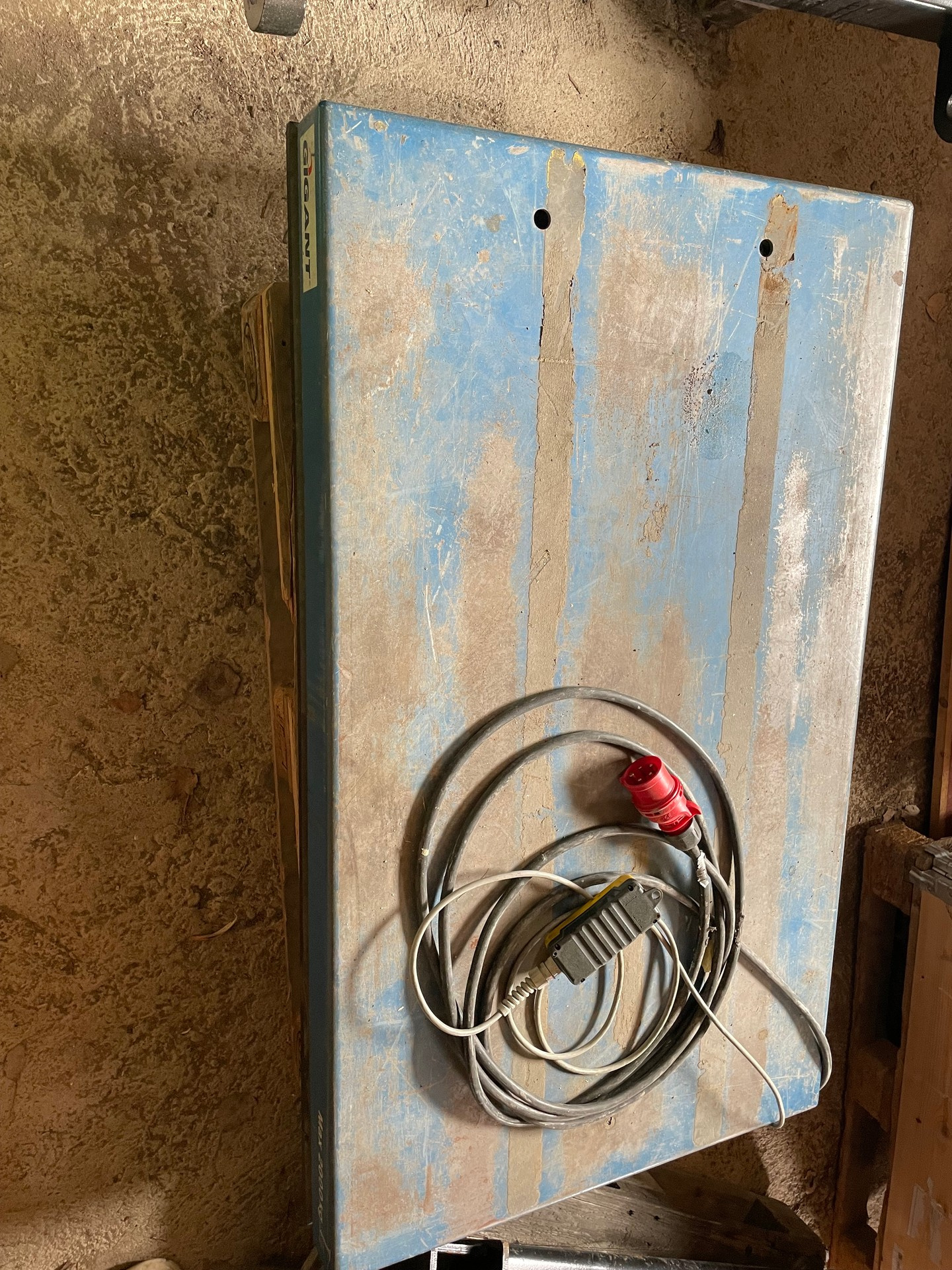 Hydrauliskt lyftbord Gigant – Max 2000 kg (Fungerande)