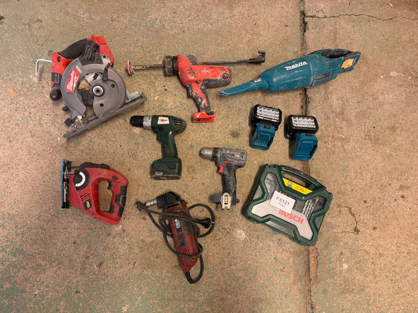 F0121 Diverse handverktyg Milwaukee, Makita mm