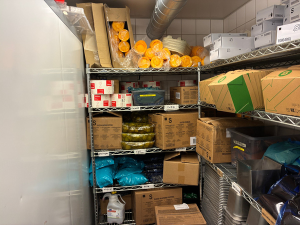 Hyllsystem inkl. innehåll – restaurang/storkök
