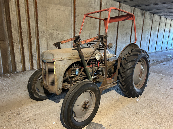 Traktor Grålle.
