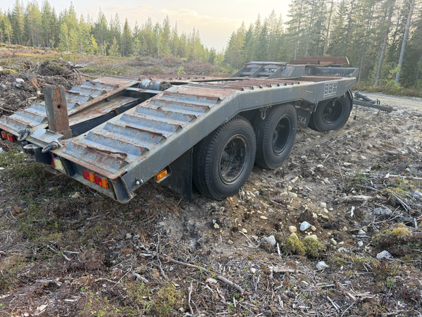 Militär transportvagn för bandmaskiner