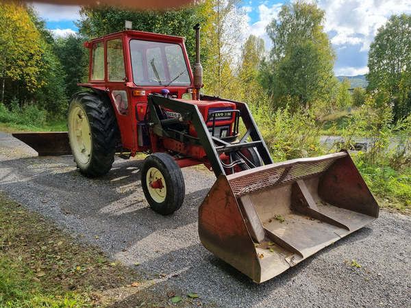 Traktor Volvo BM 430 Buster med Frontlastare.