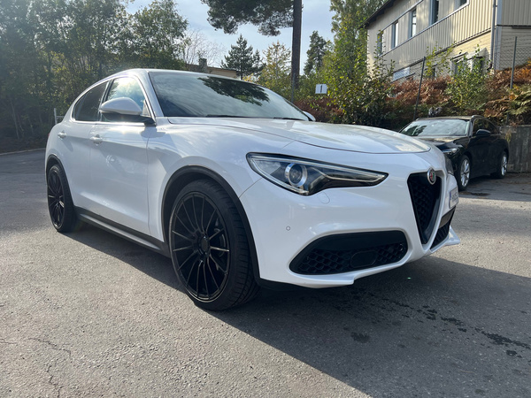 Alfa Romeo Stelvio 2.0t 280hk AUT Q4 Skinn Navi Pdc