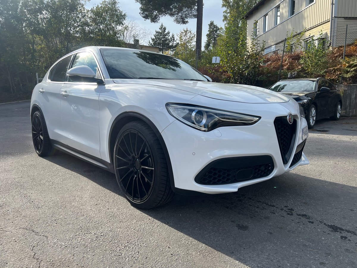 Alfa Romeo Stelvio 2.0t 280hk AUT Q4 Skinn Navi Pdc