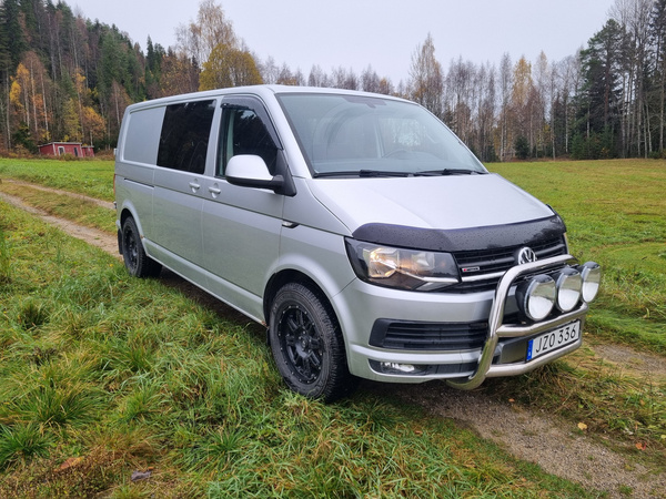 VW Transporter TwinCab T32 2.0 TDI 4Motion DSG "Hundburar"