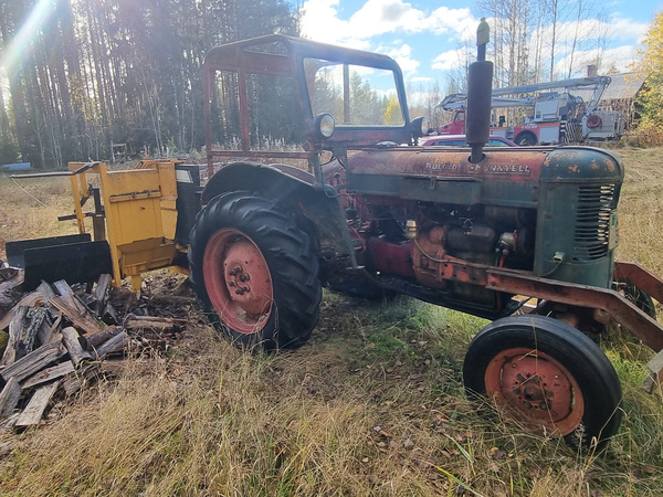 Traktor Volvo BM med Vedmaskin
