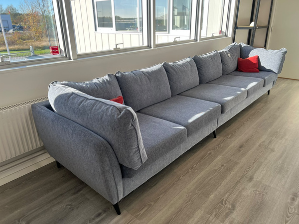F0304 – Stor 5-sitssoffa i grå textil