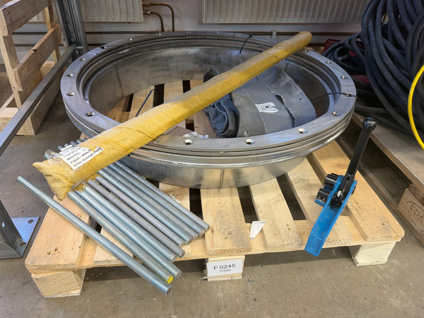 F0245 – Parti flänsar / anslutningsringar Ø ca 780mm