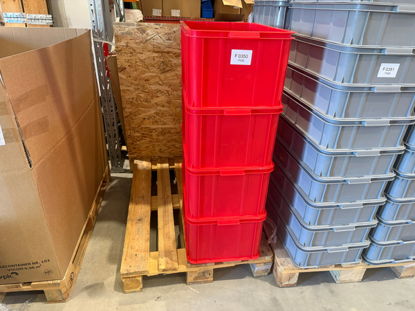 F0350 – Plastbackar / lagerbackar, röda
