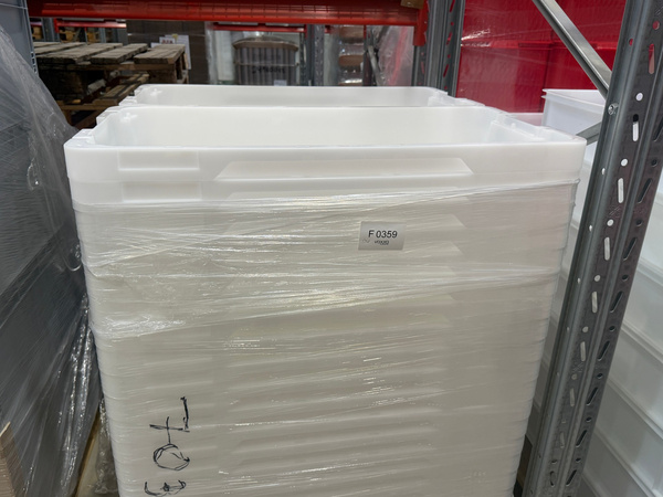F0359 – Plastbackar / lagerbackar, vita