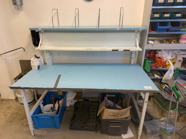 F0365 – Arbetsbord / packbord med hylla