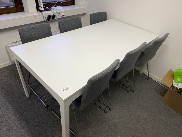 F0396 Matbord med stolar