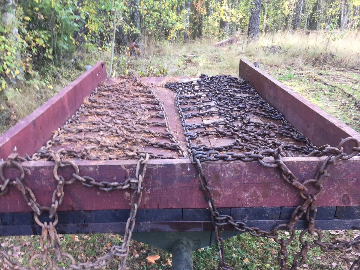 Piggkedjor för traktor.