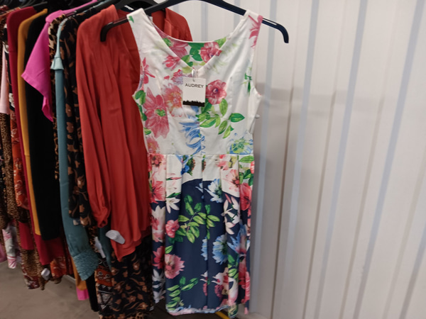 Parti damkläder, AUDREY-Klänning & Blusar 64st A14